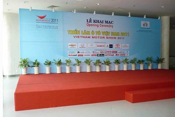 Background với màu xanh chủ đạo.